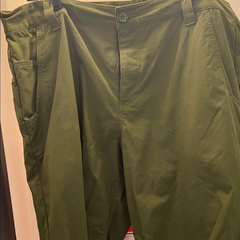 Under Armour Men's Olive Green shorts
